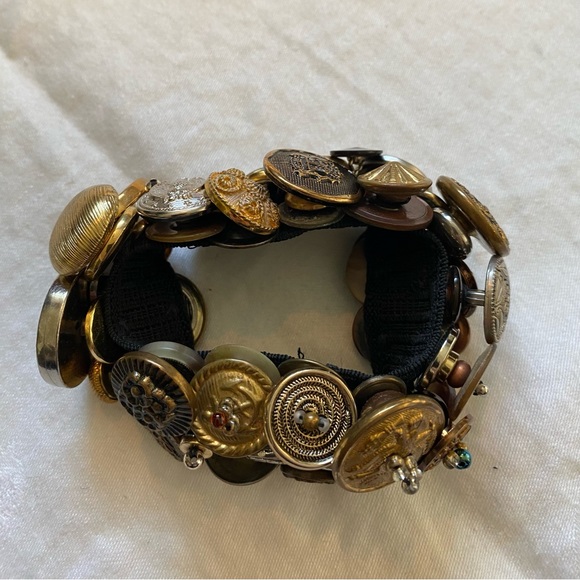 7" Button Bracelet - Picture 4 of 13
